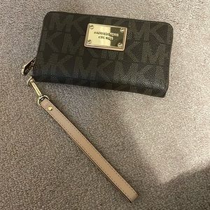 Michael Kors wristlet